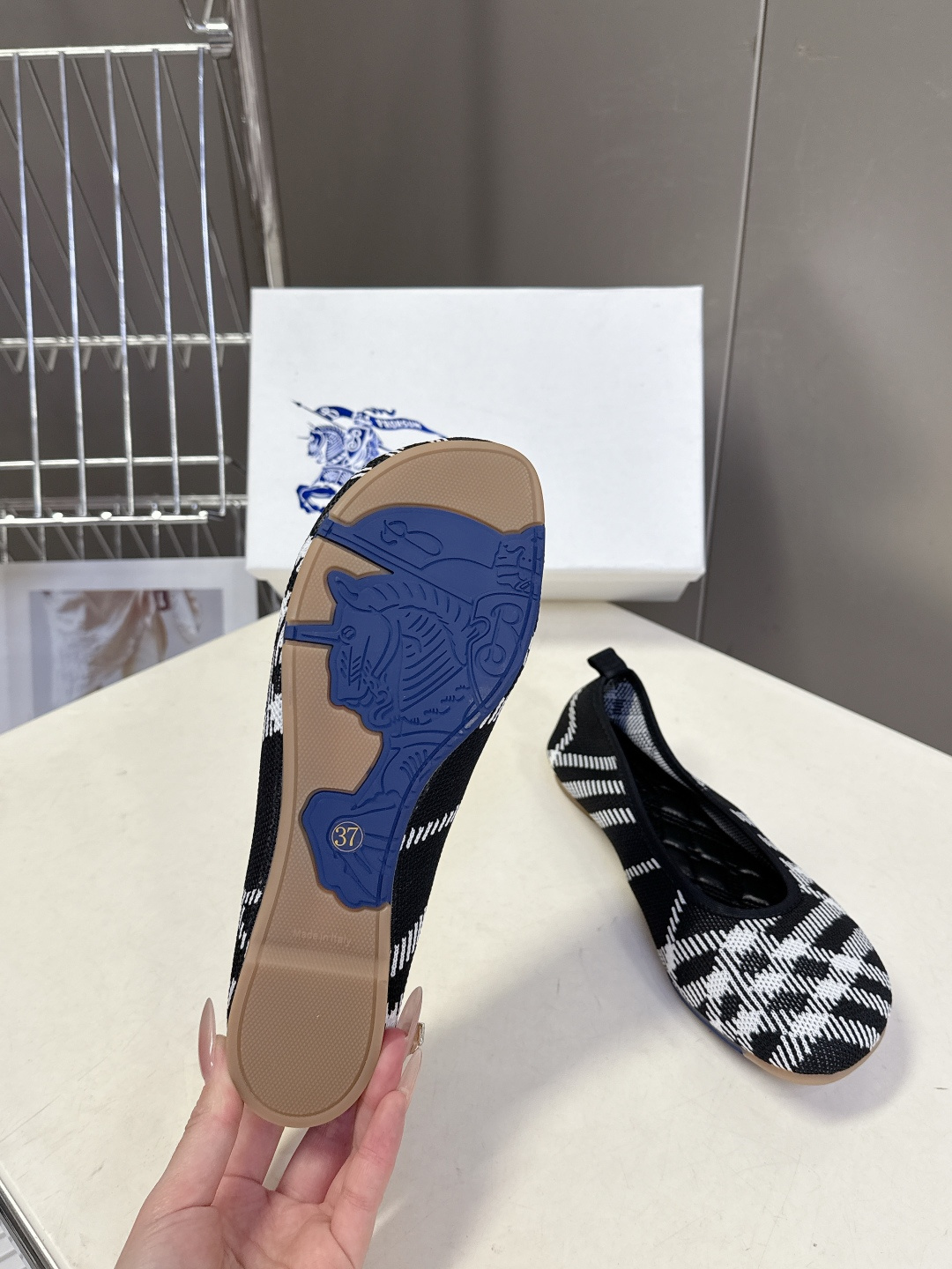 巴宝莉Burberry2026春夏最新款玛丽珍鞋超多明星时尚博主种草 细节满满的都是品牌元素 品牌价值拉