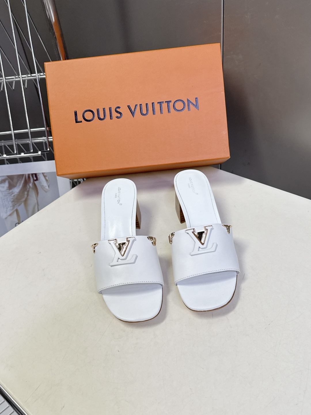 Louis Vuitton 路易威登春夏最新款时装鞋 春夏秀场出镜率最高的一款单品 超多名模上脚 简约大