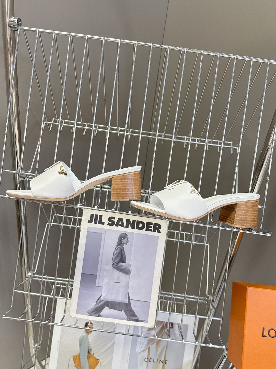 Louis Vuitton 路易威登春夏最新款时装鞋 春夏秀场出镜率最高的一款单品 超多名模上脚 简约大