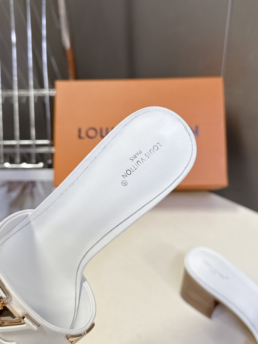 Louis Vuitton 路易威登春夏最新款时装鞋 春夏秀场出镜率最高的一款单品 超多名模上脚 简约大