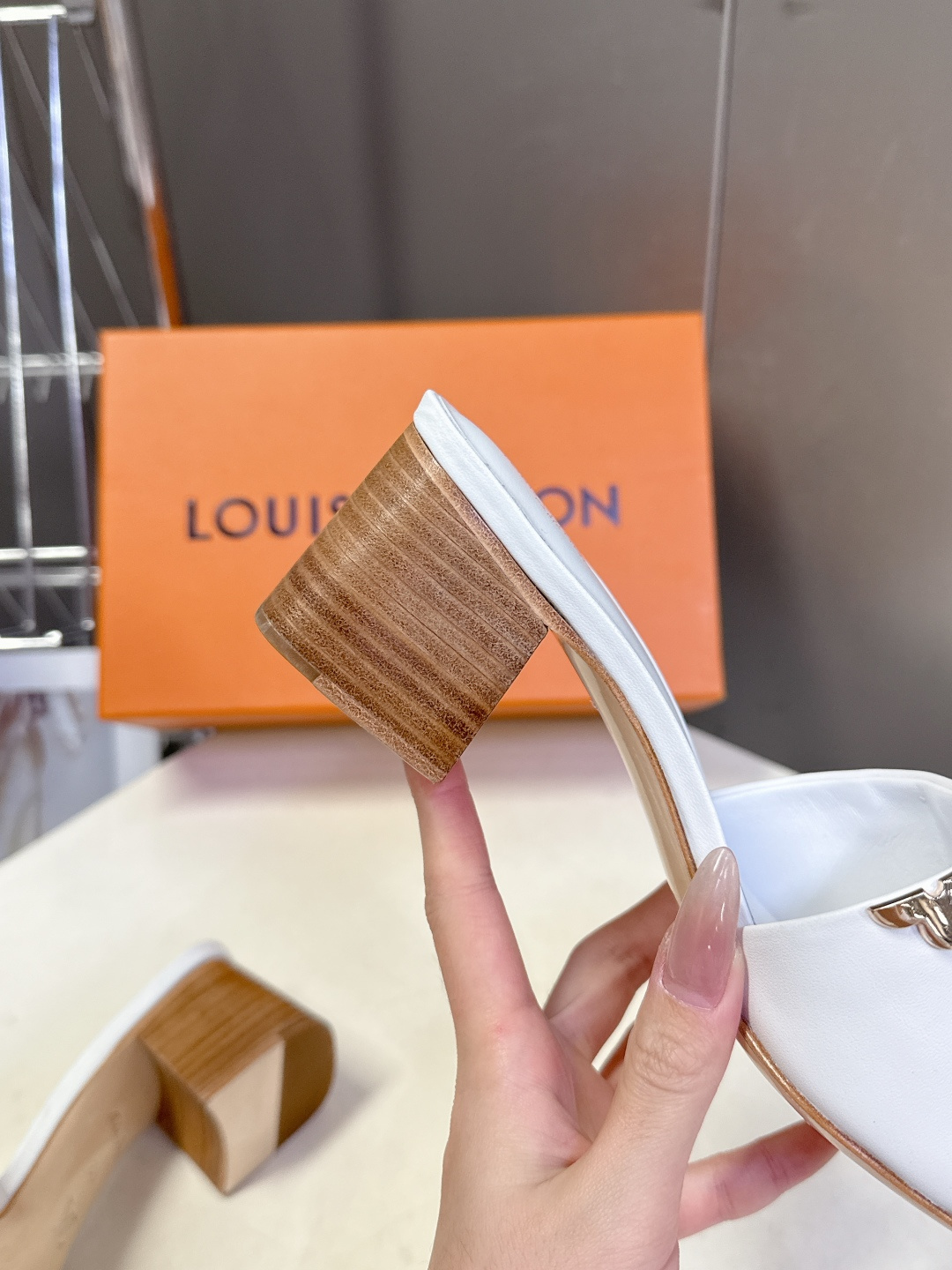 Louis Vuitton 路易威登春夏最新款时装鞋 春夏秀场出镜率最高的一款单品 超多名模上脚 简约大