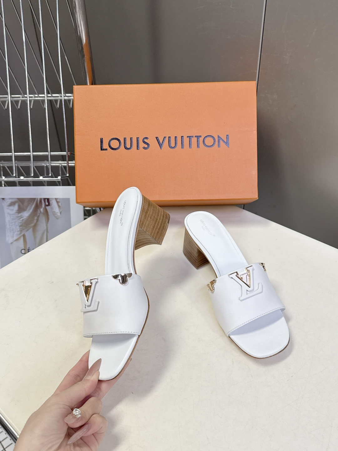 Louis Vuitton 路易威登春夏最新款时装鞋 春夏秀场出镜率最高的一款单品 超多名模上脚 简约大
