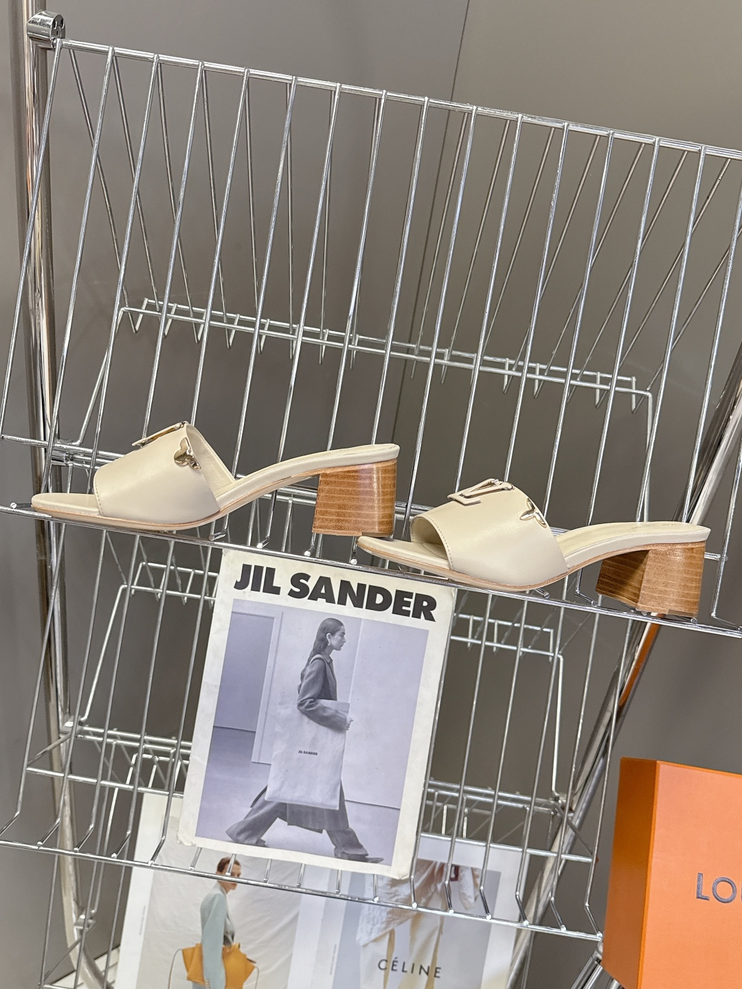 Louis Vuitton 路易威登春夏最新款时装鞋 春夏秀场出镜率最高的一款单品 超多名模上脚 简约大