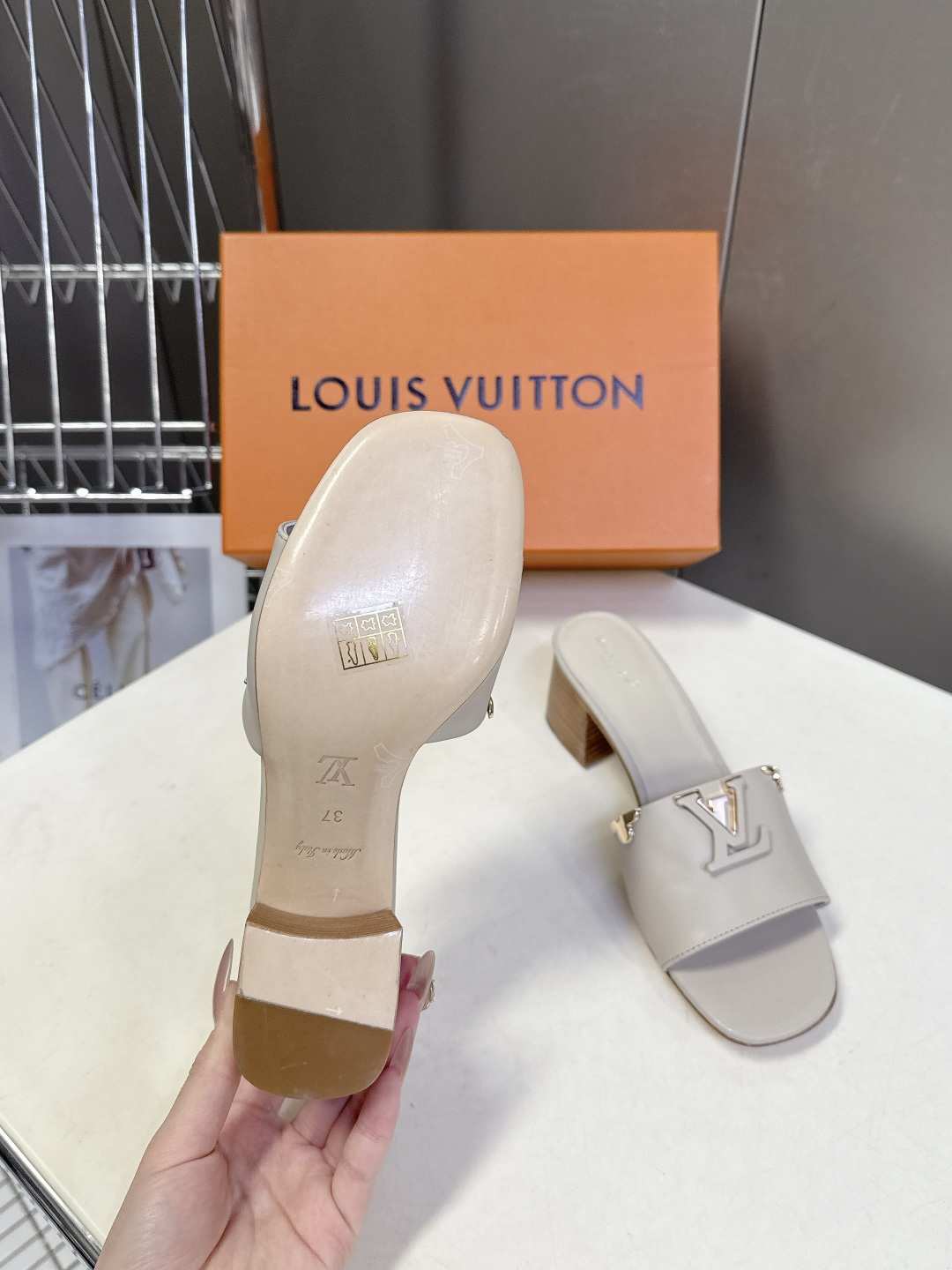 Louis Vuitton 路易威登春夏最新款时装鞋 春夏秀场出镜率最高的一款单品 超多名模上脚 简约大