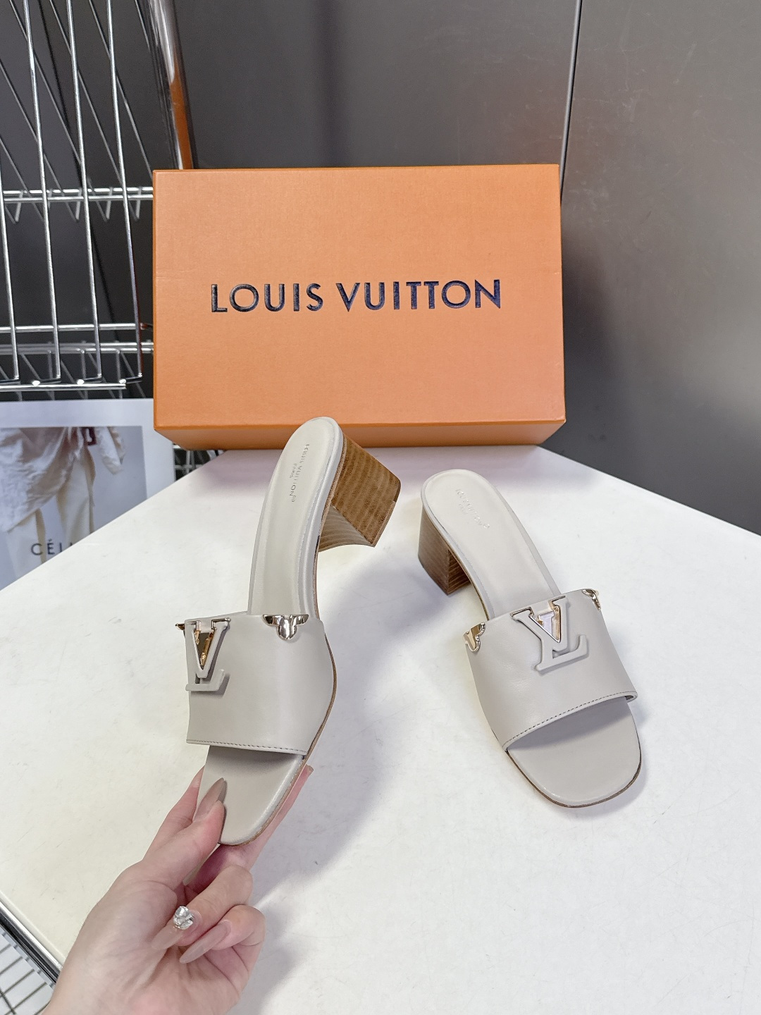 Louis Vuitton 路易威登春夏最新款时装鞋 春夏秀场出镜率最高的一款单品 超多名模上脚 简约大