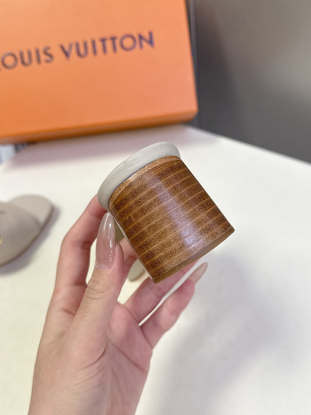 Louis Vuitton 路易威登春夏最新款时装鞋 春夏秀场出镜率最高的一款单品 超多名模上脚 简约大