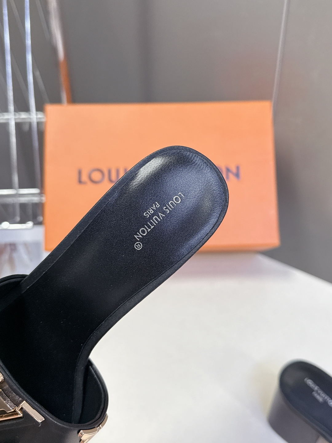 Louis Vuitton 路易威登春夏最新款时装鞋 春夏秀场出镜率最高的一款单品 超多名模上脚 简约大