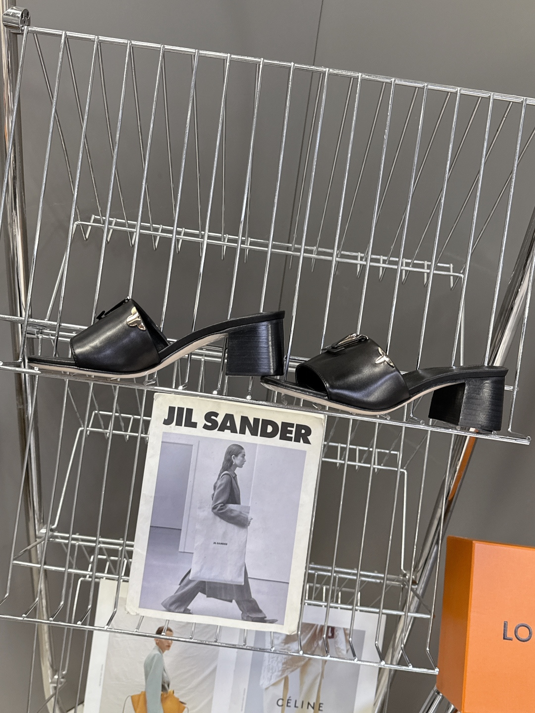 Louis Vuitton 路易威登春夏最新款时装鞋 春夏秀场出镜率最高的一款单品 超多名模上脚 简约大