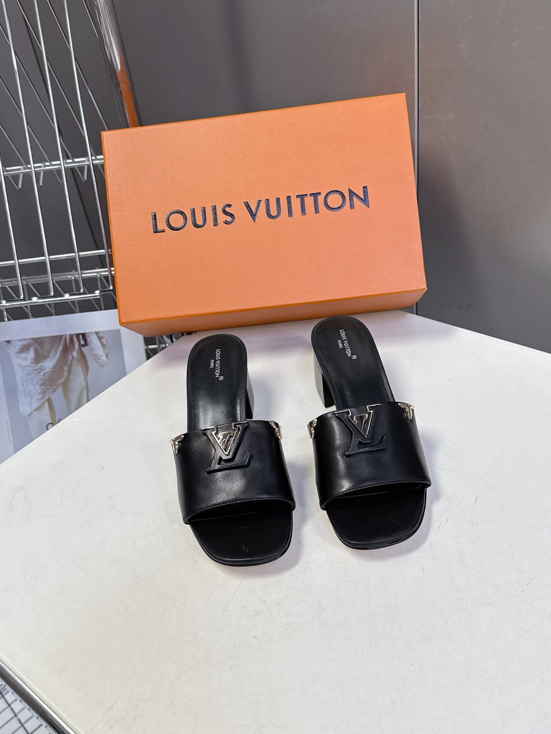 Louis Vuitton 路易威登春夏最新款时装鞋 春夏秀场出镜率最高的一款单品 超多名模上脚 简约大