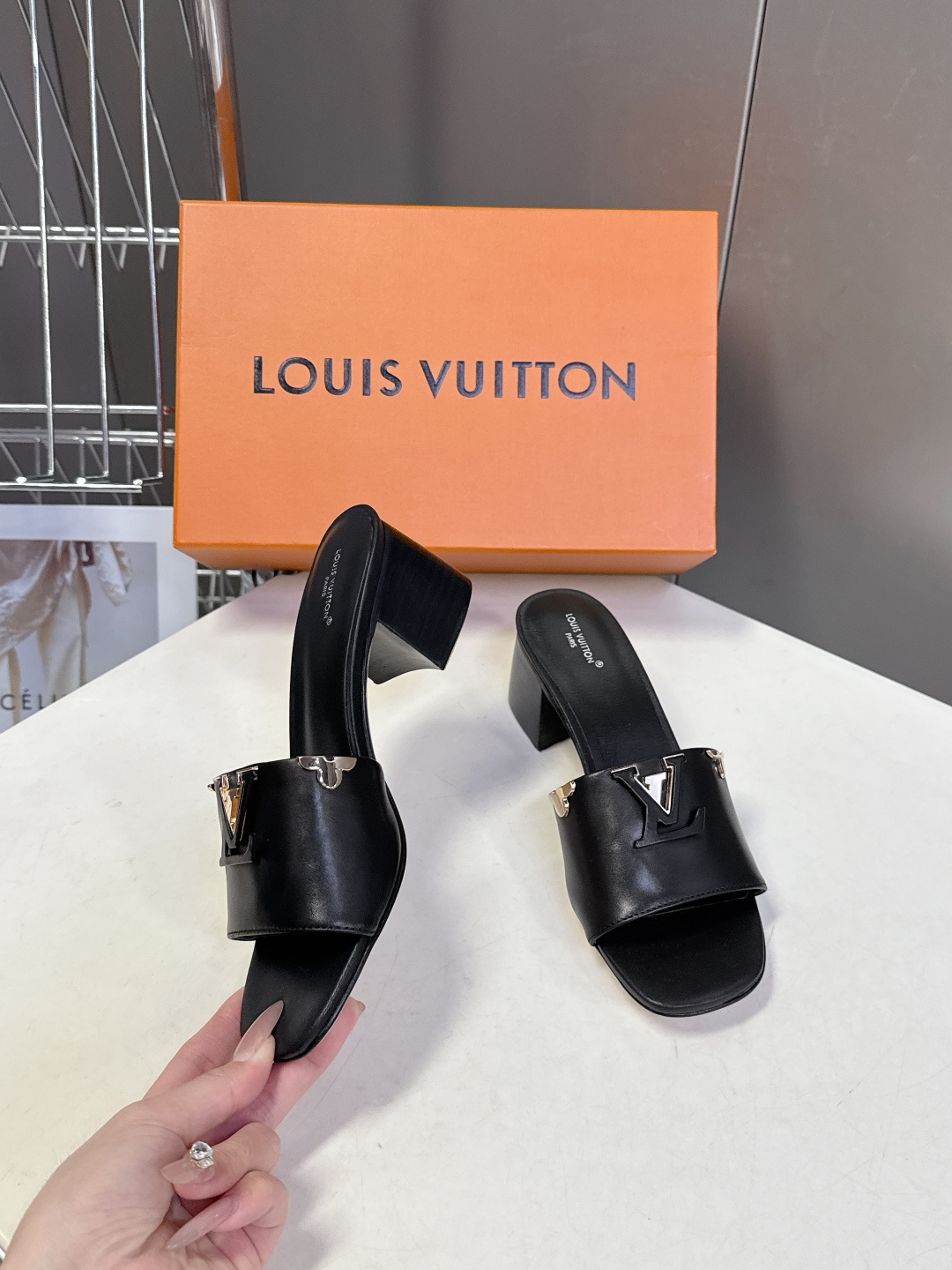 Louis Vuitton 路易威登春夏最新款时装鞋 春夏秀场出镜率最高的一款单品 超多名模上脚 简约大