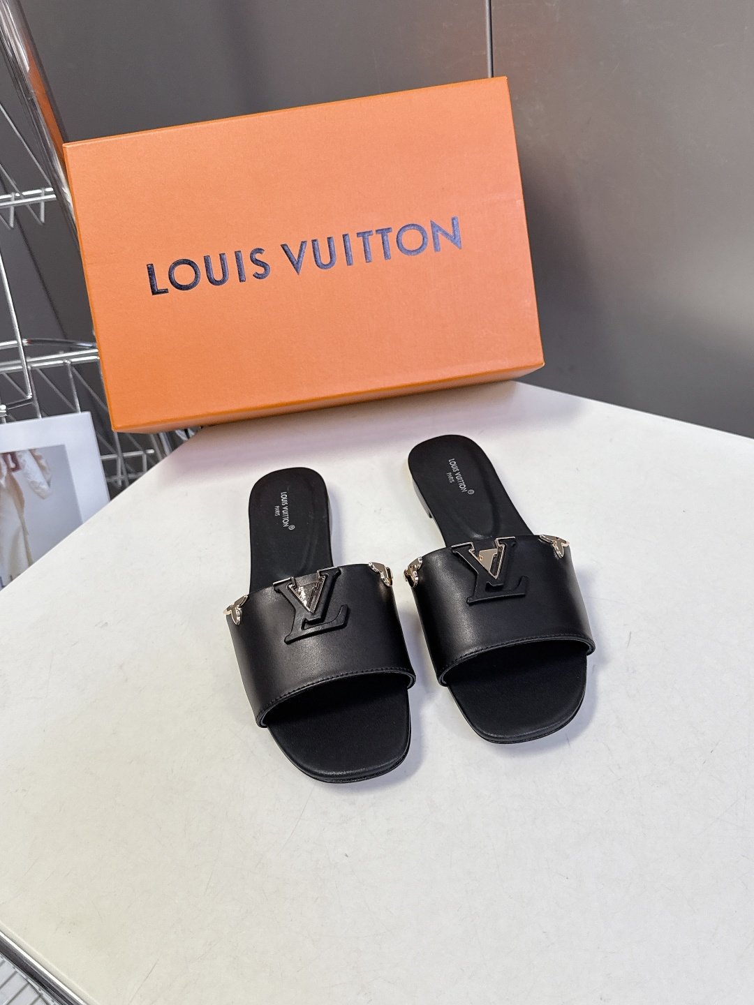 Louis Vuitton 路易威登春夏最新款时装鞋 春夏秀场出镜率最高的一款单品 超多名模上脚 简约大