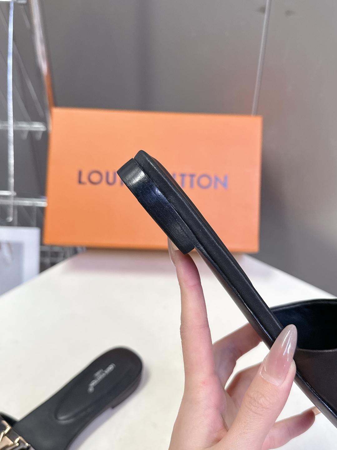 Louis Vuitton 路易威登春夏最新款时装鞋 春夏秀场出镜率最高的一款单品 超多名模上脚 简约大