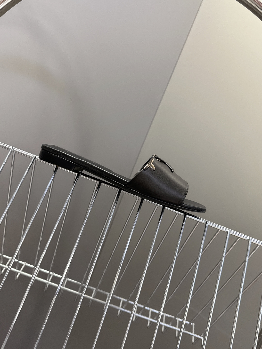 Louis Vuitton 路易威登春夏最新款时装鞋 春夏秀场出镜率最高的一款单品 超多名模上脚 简约大