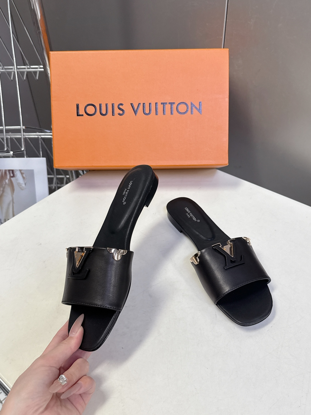 Louis Vuitton 路易威登春夏最新款时装鞋 春夏秀场出镜率最高的一款单品 超多名模上脚 简约大
