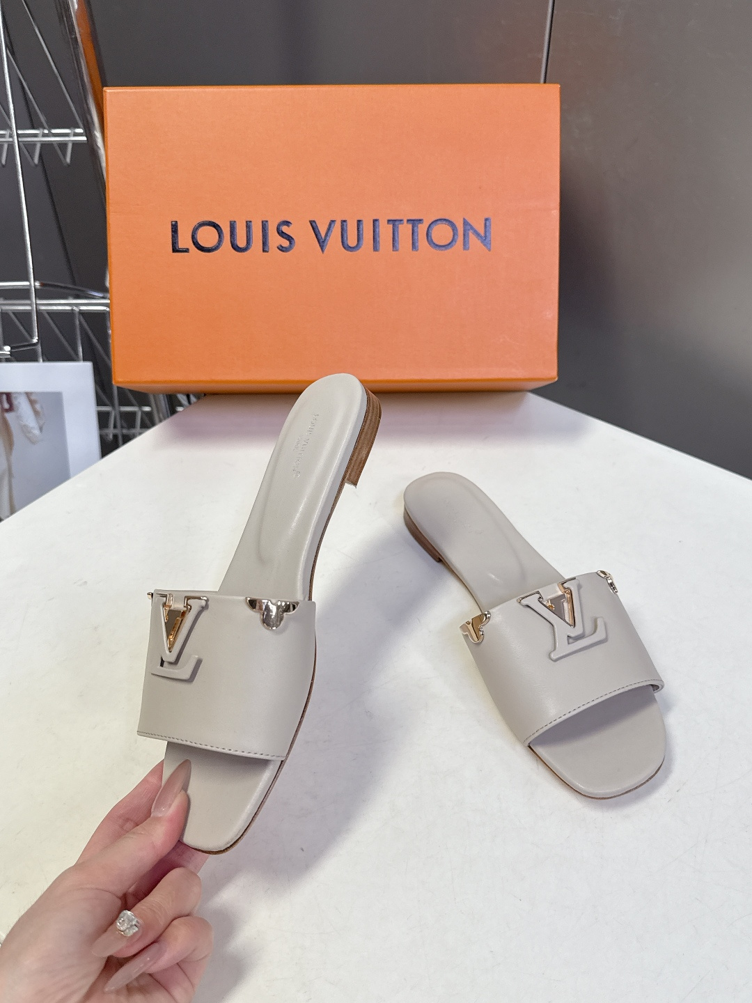 Louis Vuitton 路易威登春夏最新款时装鞋 春夏秀场出镜率最高的一款单品 超多名模上脚 简约大