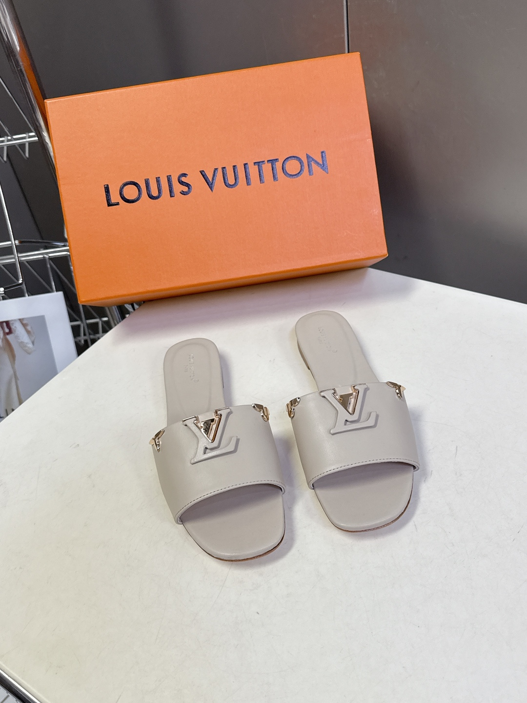 Louis Vuitton 路易威登春夏最新款时装鞋 春夏秀场出镜率最高的一款单品 超多名模上脚 简约大