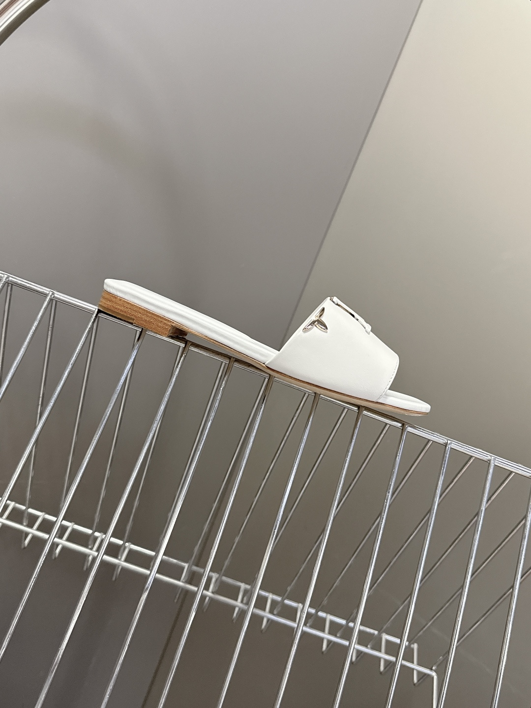 Louis Vuitton 路易威登春夏最新款时装鞋 春夏秀场出镜率最高的一款单品 超多名模上脚 简约大