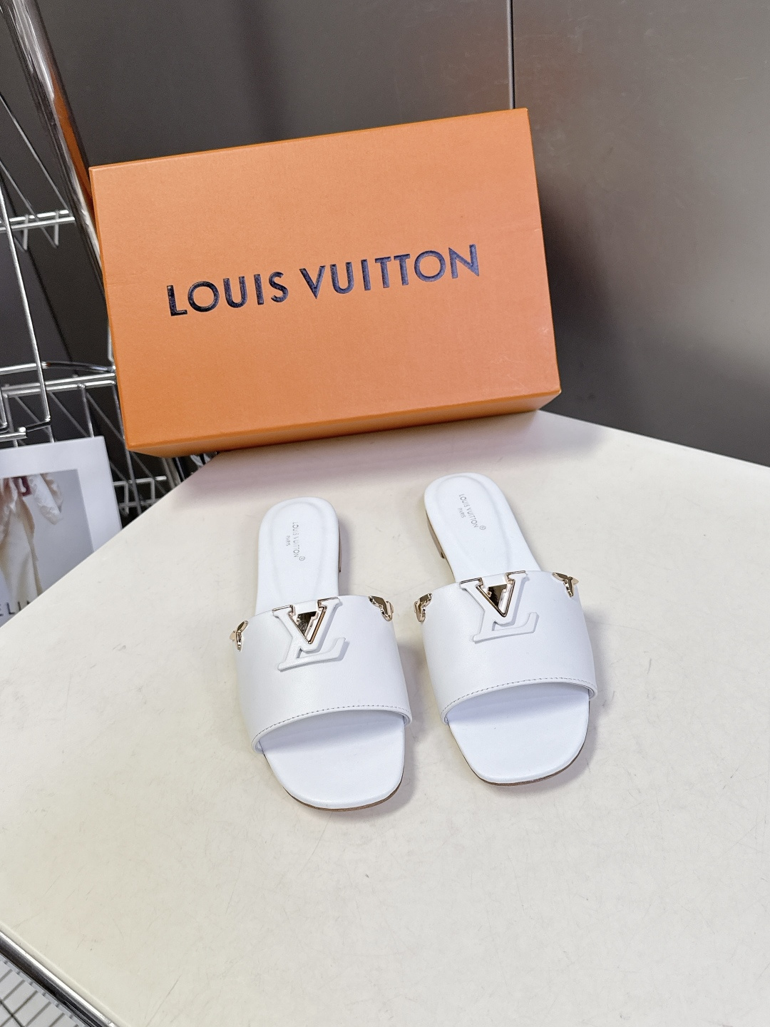 Louis Vuitton 路易威登春夏最新款时装鞋 春夏秀场出镜率最高的一款单品 超多名模上脚 简约大