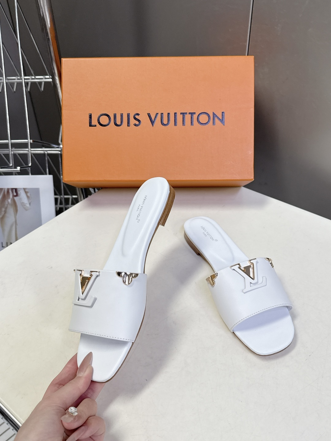 Louis Vuitton 路易威登春夏最新款时装鞋 春夏秀场出镜率最高的一款单品 超多名模上脚 简约大