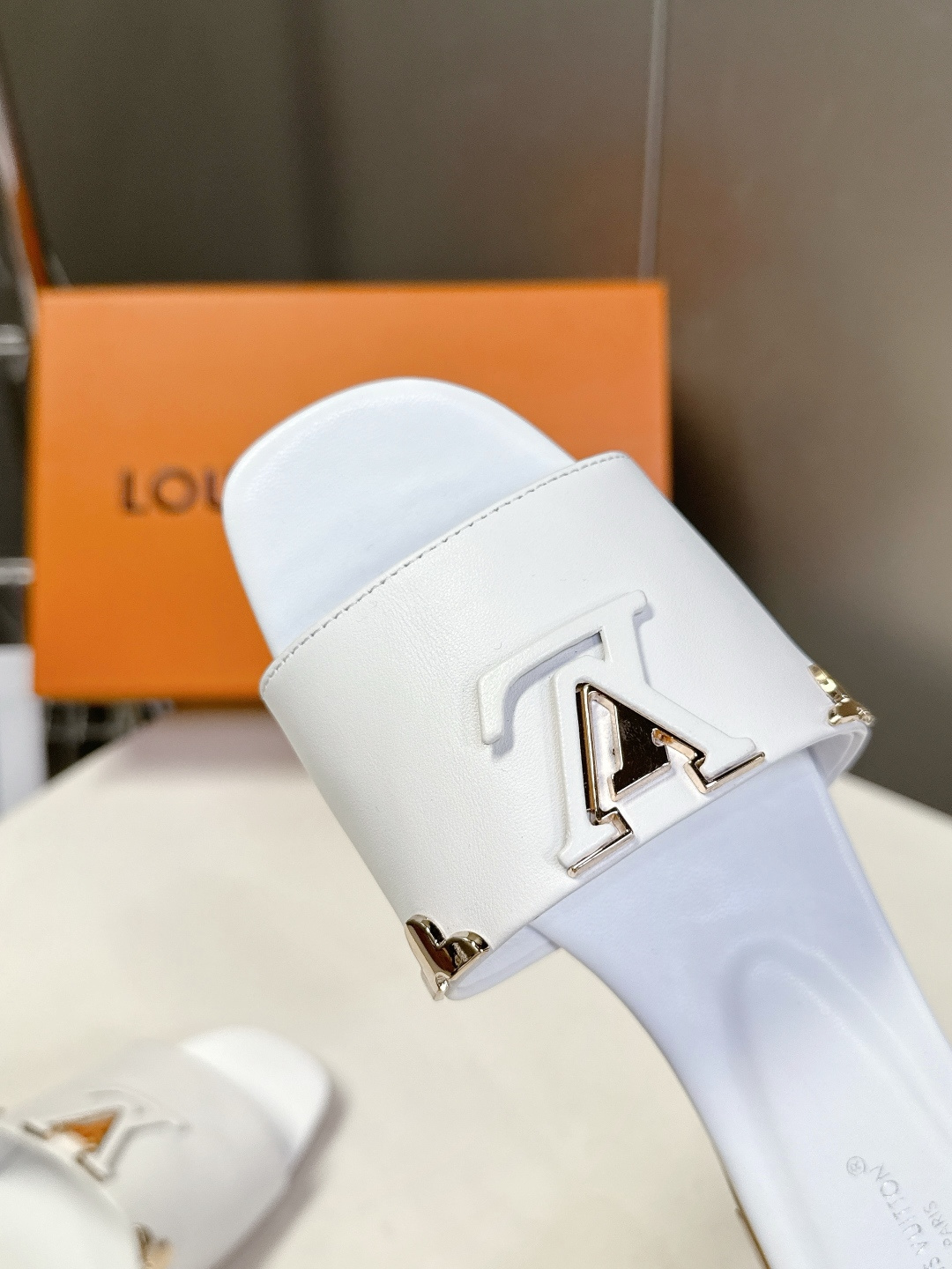 Louis Vuitton 路易威登春夏最新款时装鞋 春夏秀场出镜率最高的一款单品 超多名模上脚 简约大