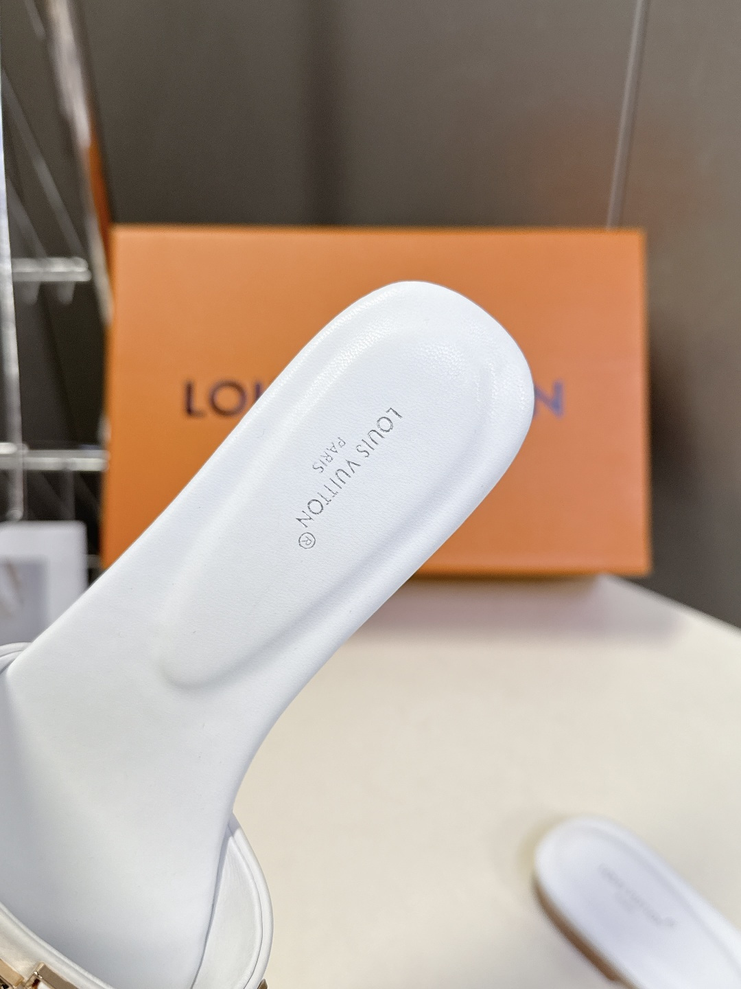 Louis Vuitton 路易威登春夏最新款时装鞋 春夏秀场出镜率最高的一款单品 超多名模上脚 简约大