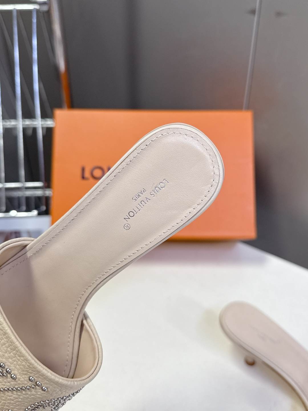 Louis Vuitton 路易威登春夏最新款时装鞋 春夏秀场出镜率最高的一款单品 超多名模上脚 简约大