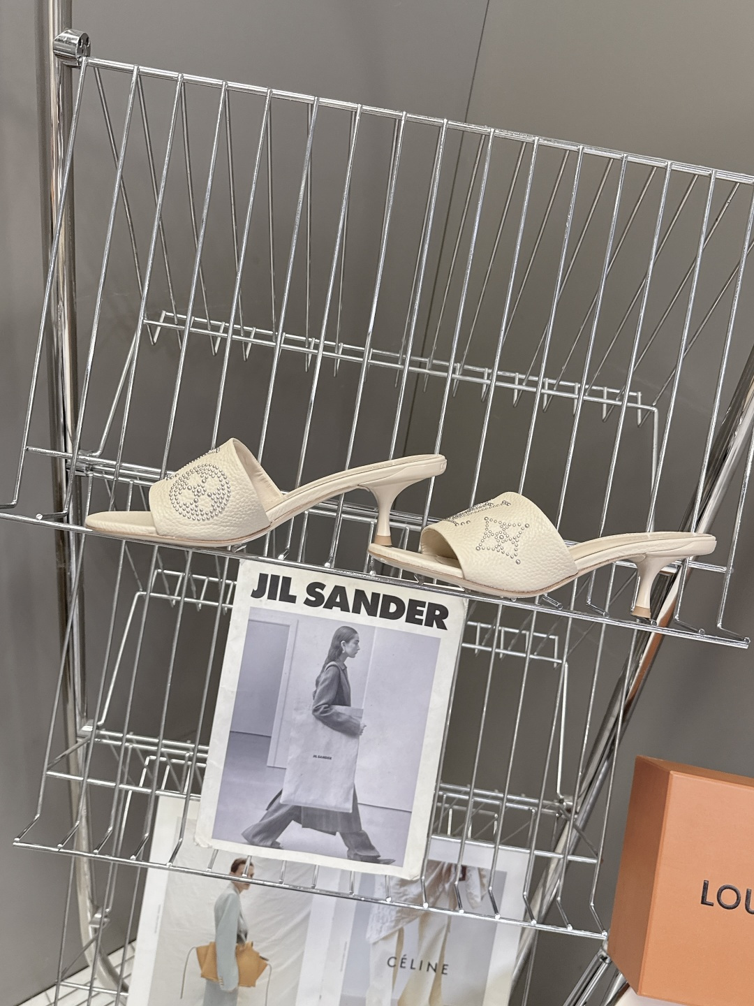 Louis Vuitton 路易威登春夏最新款时装鞋 春夏秀场出镜率最高的一款单品 超多名模上脚 简约大