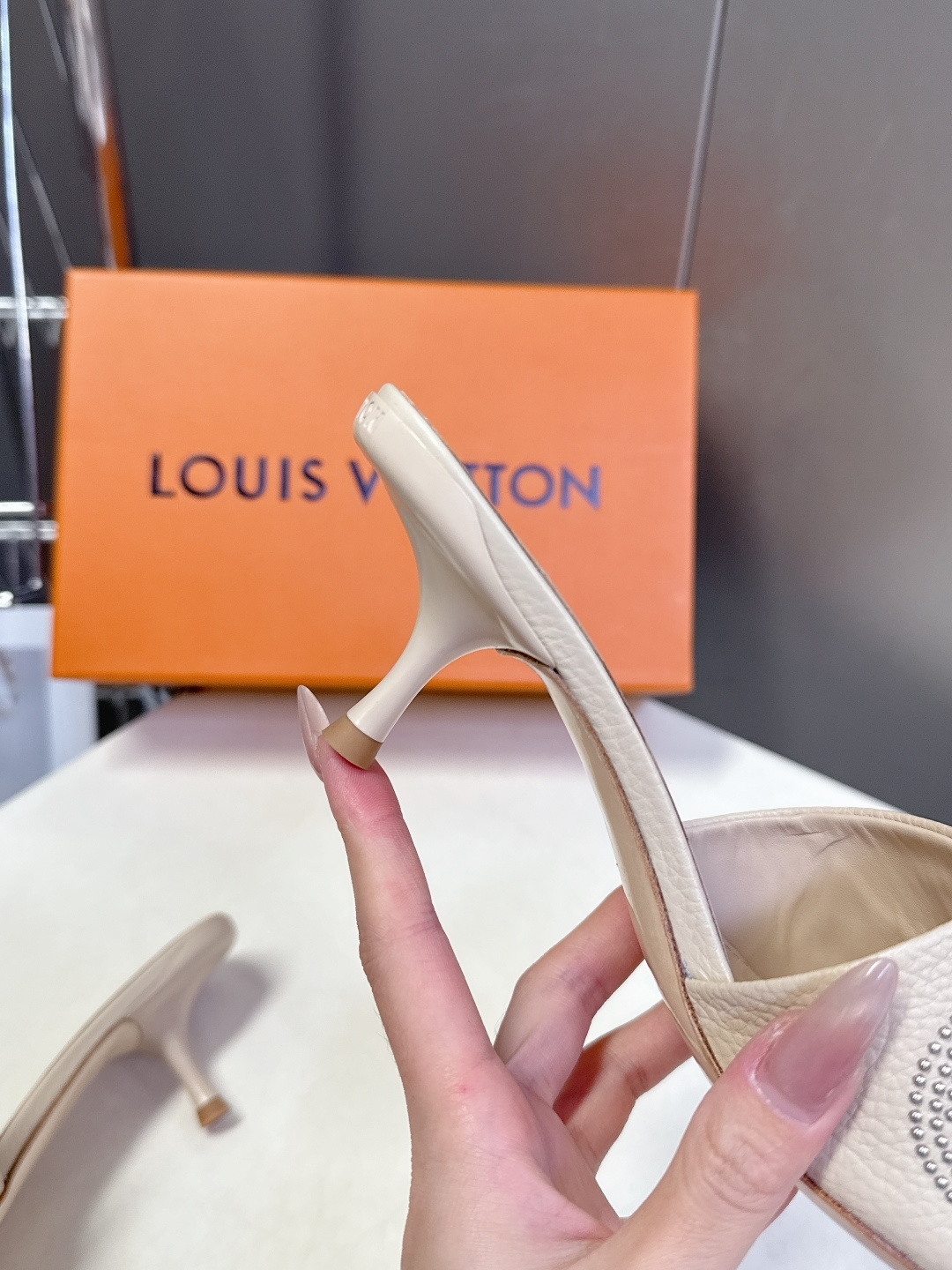 Louis Vuitton 路易威登春夏最新款时装鞋 春夏秀场出镜率最高的一款单品 超多名模上脚 简约大