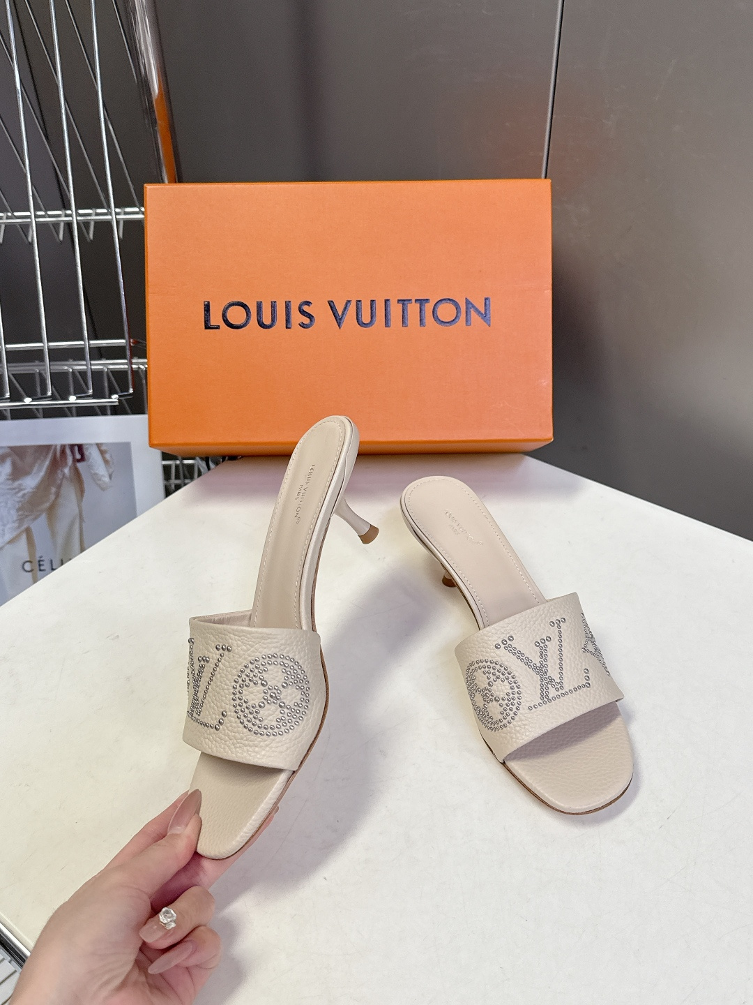 Louis Vuitton 路易威登春夏最新款时装鞋 春夏秀场出镜率最高的一款单品 超多名模上脚 简约大