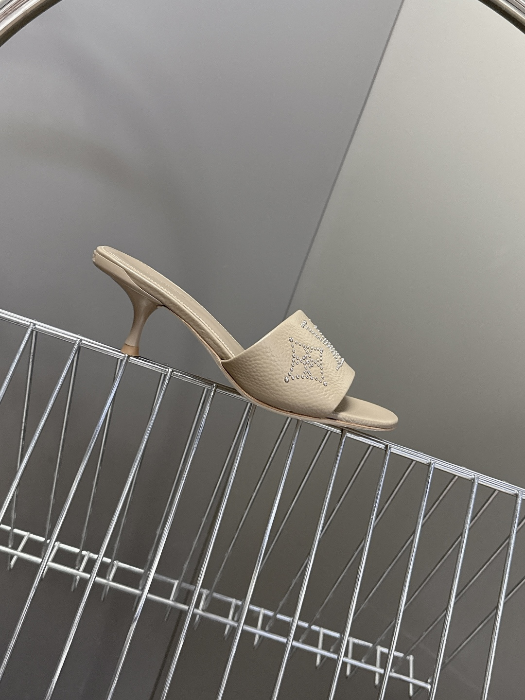 Louis Vuitton 路易威登春夏最新款时装鞋 春夏秀场出镜率最高的一款单品 超多名模上脚 简约大