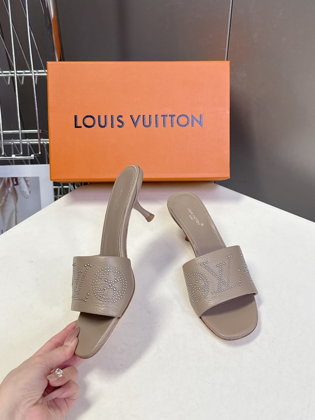 Louis Vuitton 路易威登春夏最新款时装鞋 春夏秀场出镜率最高的一款单品 超多名模上脚 简约大