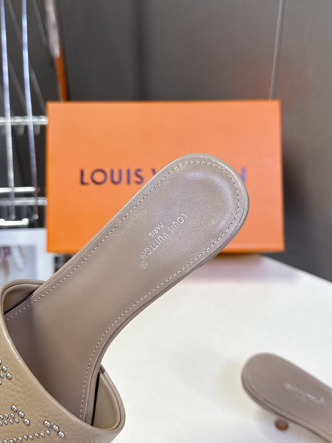 Louis Vuitton 路易威登春夏最新款时装鞋 春夏秀场出镜率最高的一款单品 超多名模上脚 简约大