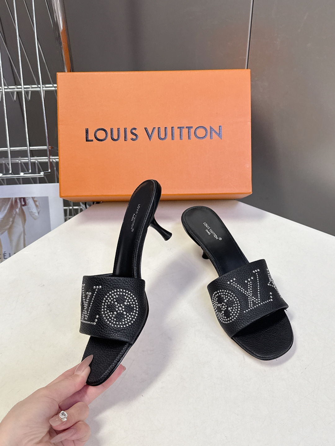 Louis Vuitton 路易威登春夏最新款时装鞋 春夏秀场出镜率最高的一款单品 超多名模上脚 简约大