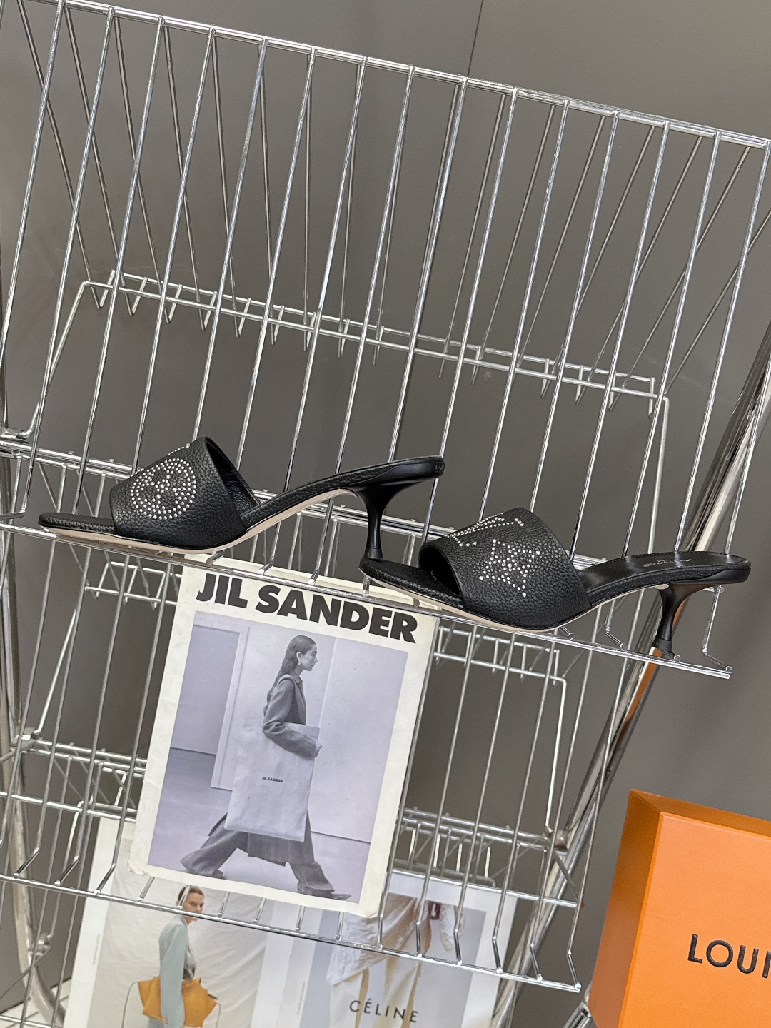 Louis Vuitton 路易威登春夏最新款时装鞋 春夏秀场出镜率最高的一款单品 超多名模上脚 简约大