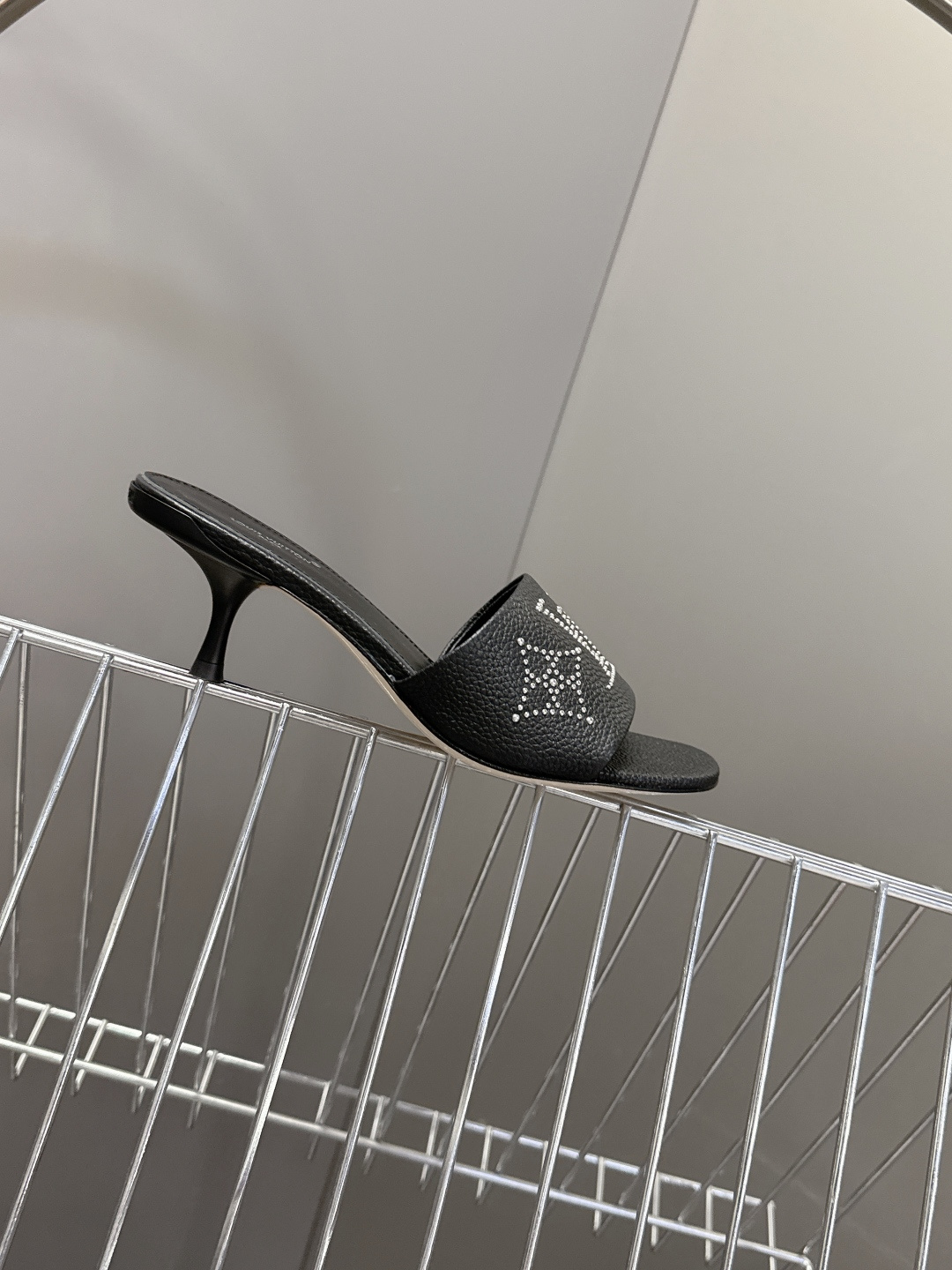 Louis Vuitton 路易威登春夏最新款时装鞋 春夏秀场出镜率最高的一款单品 超多名模上脚 简约大