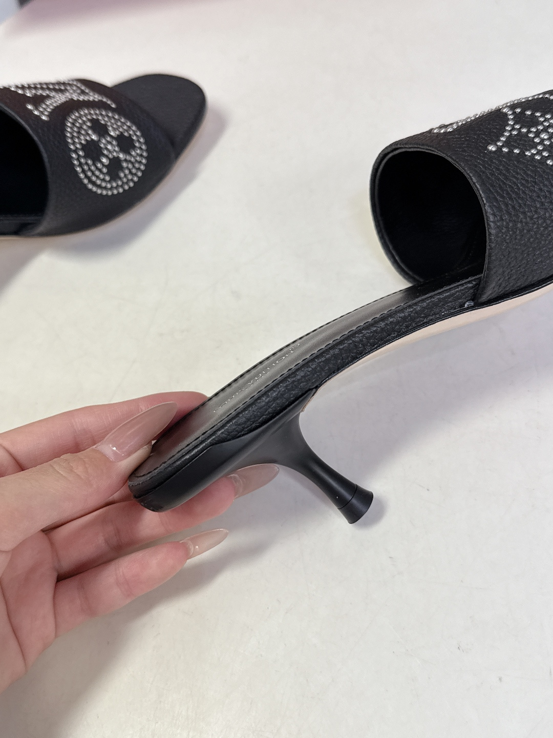 Louis Vuitton 路易威登春夏最新款时装鞋 春夏秀场出镜率最高的一款单品 超多名模上脚 简约大