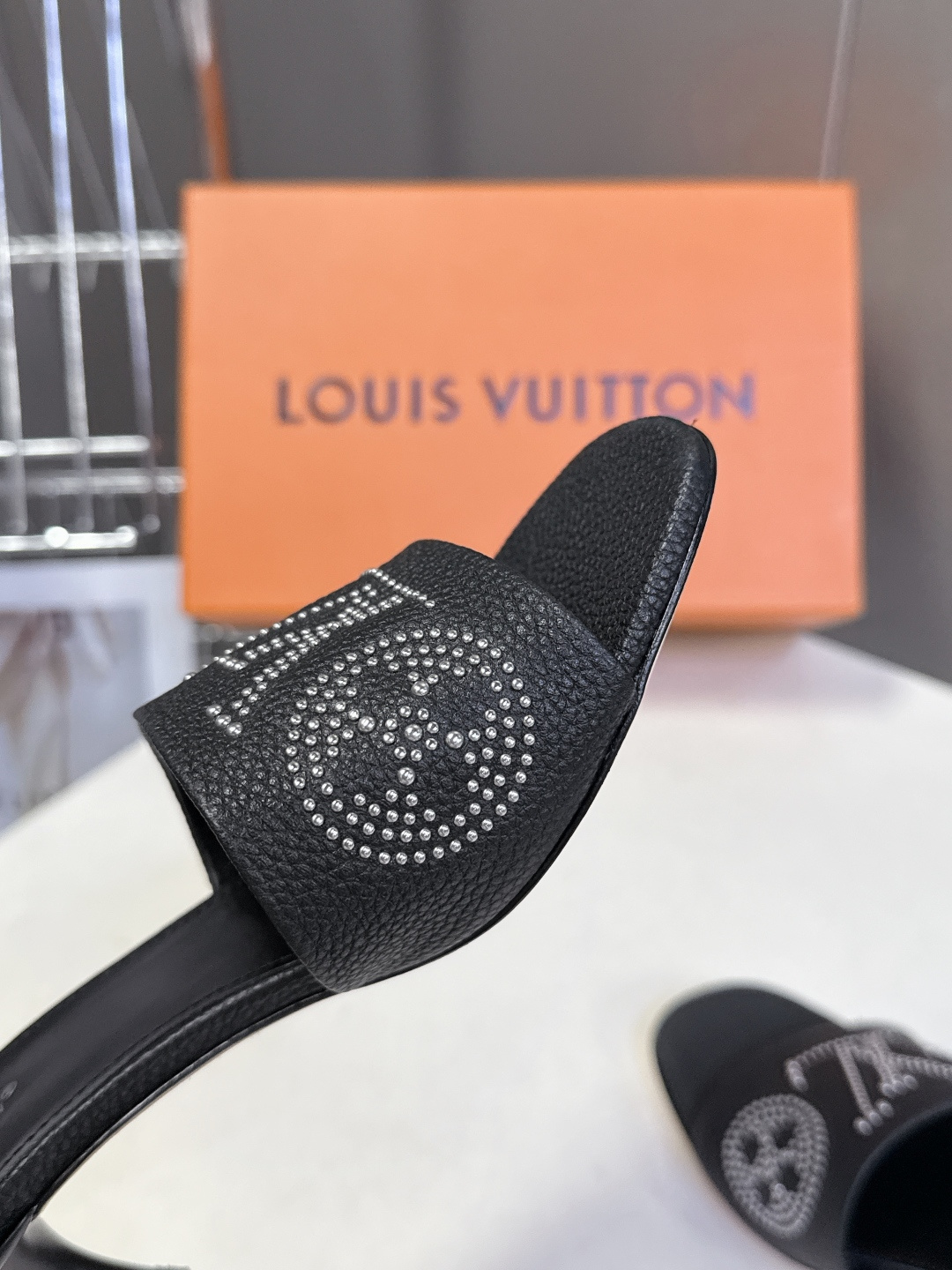 Louis Vuitton 路易威登春夏最新款时装鞋 春夏秀场出镜率最高的一款单品 超多名模上脚 简约大