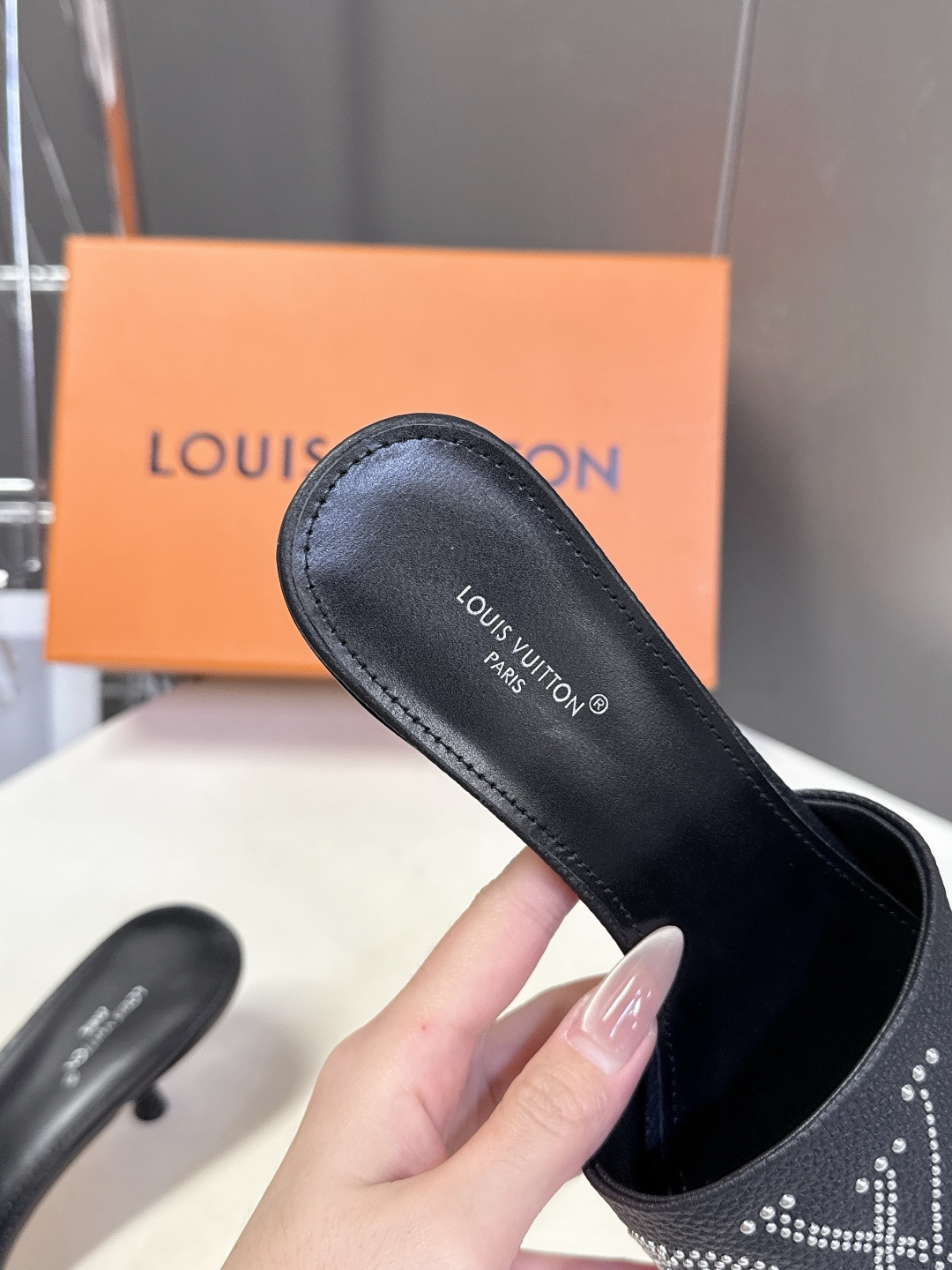 Louis Vuitton 路易威登春夏最新款时装鞋 春夏秀场出镜率最高的一款单品 超多名模上脚 简约大