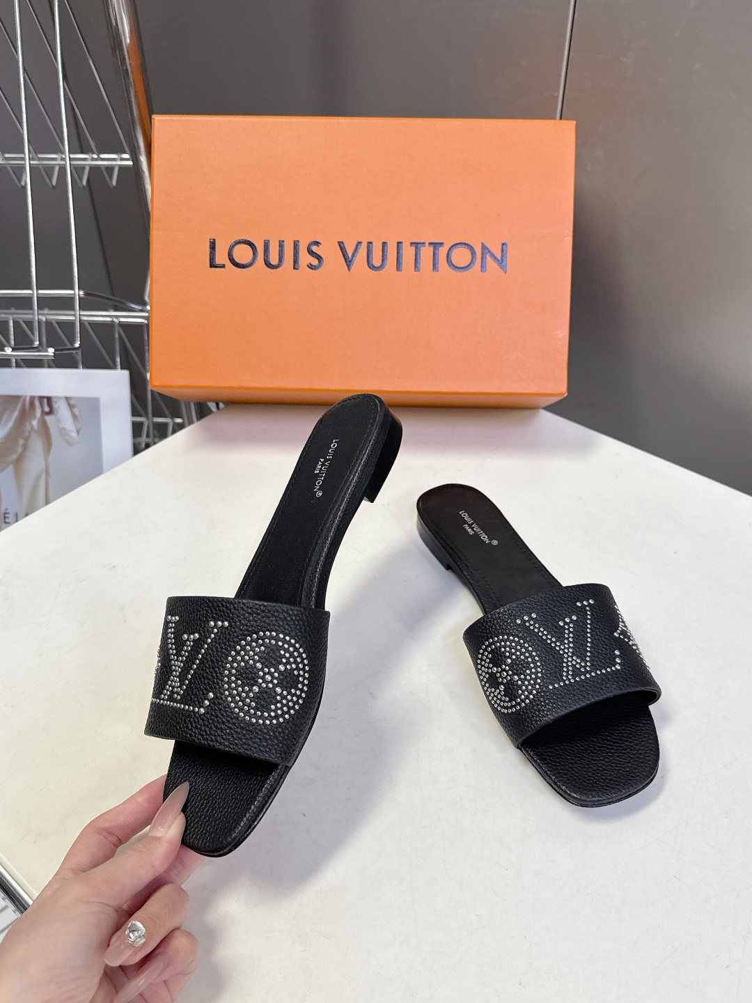Louis Vuitton 路易威登春夏最新款时装鞋 春夏秀场出镜率最高的一款单品 超多名模上脚 简约大