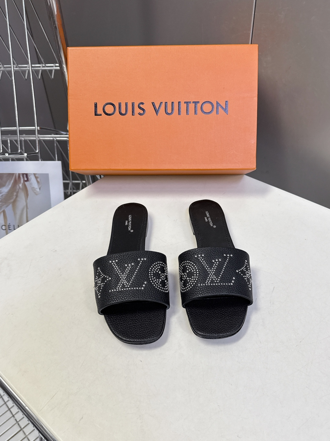 Louis Vuitton 路易威登春夏最新款时装鞋 春夏秀场出镜率最高的一款单品 超多名模上脚 简约大