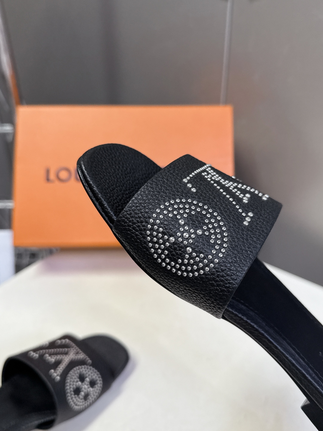 Louis Vuitton 路易威登春夏最新款时装鞋 春夏秀场出镜率最高的一款单品 超多名模上脚 简约大