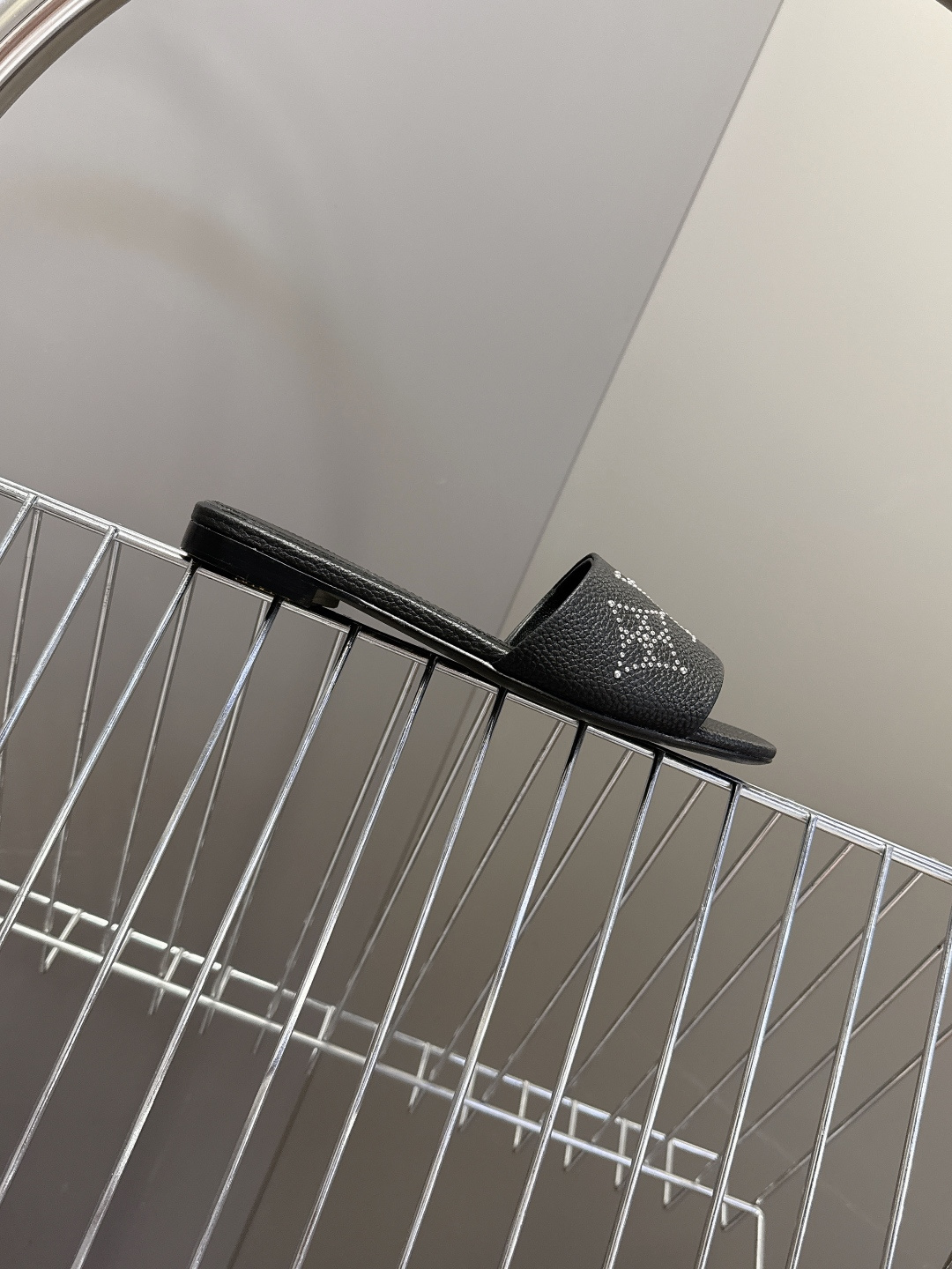 Louis Vuitton 路易威登春夏最新款时装鞋 春夏秀场出镜率最高的一款单品 超多名模上脚 简约大