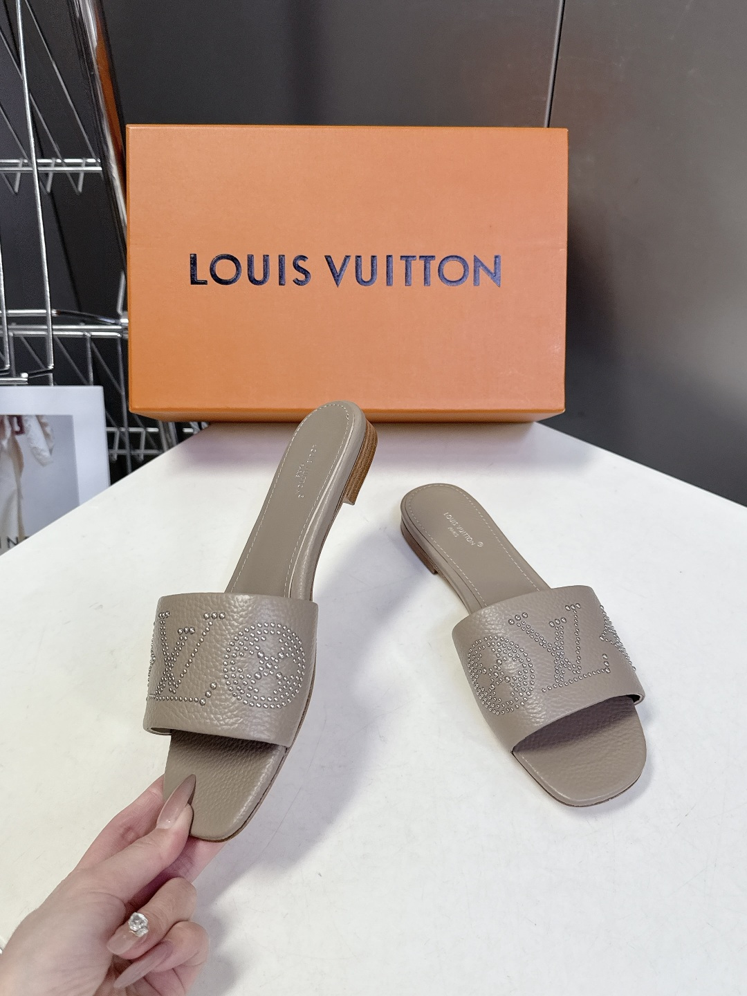 Louis Vuitton 路易威登春夏最新款时装鞋 春夏秀场出镜率最高的一款单品 超多名模上脚 简约大