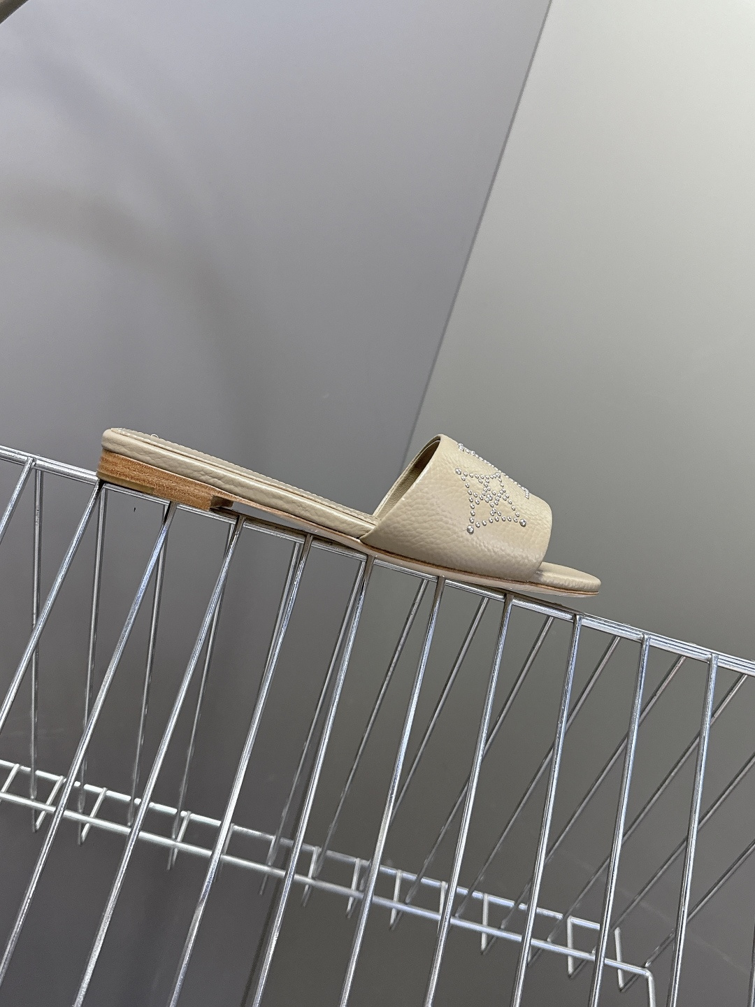 Louis Vuitton 路易威登春夏最新款时装鞋 春夏秀场出镜率最高的一款单品 超多名模上脚 简约大