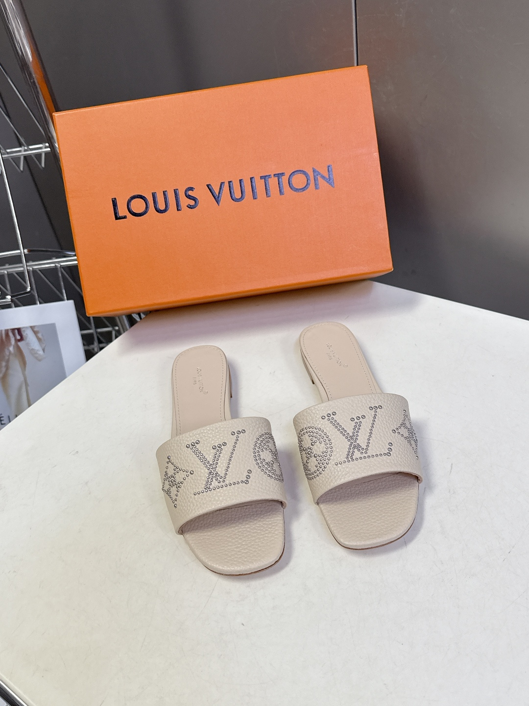 Louis Vuitton 路易威登春夏最新款时装鞋 春夏秀场出镜率最高的一款单品 超多名模上脚 简约大
