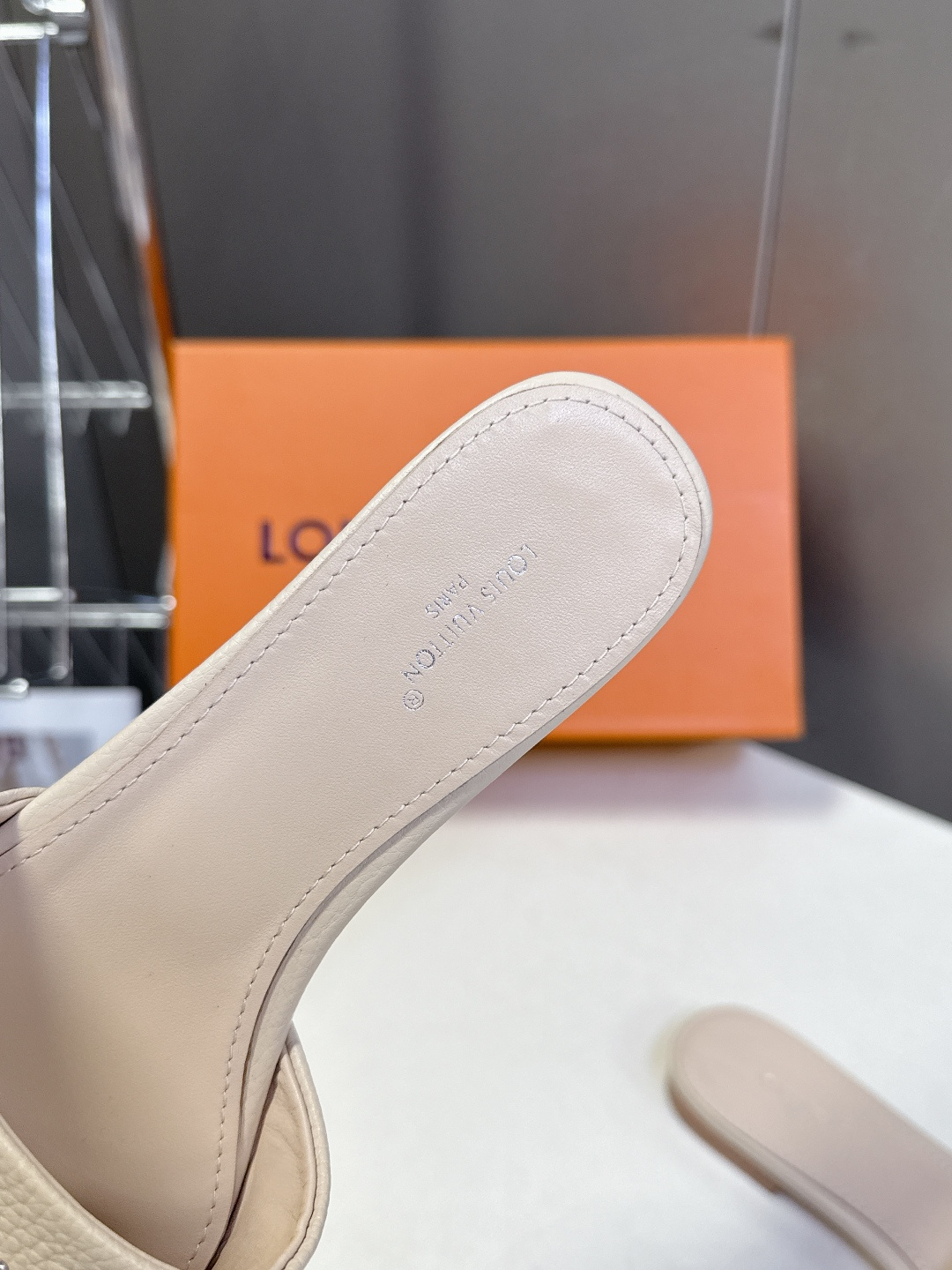 Louis Vuitton 路易威登春夏最新款时装鞋 春夏秀场出镜率最高的一款单品 超多名模上脚 简约大