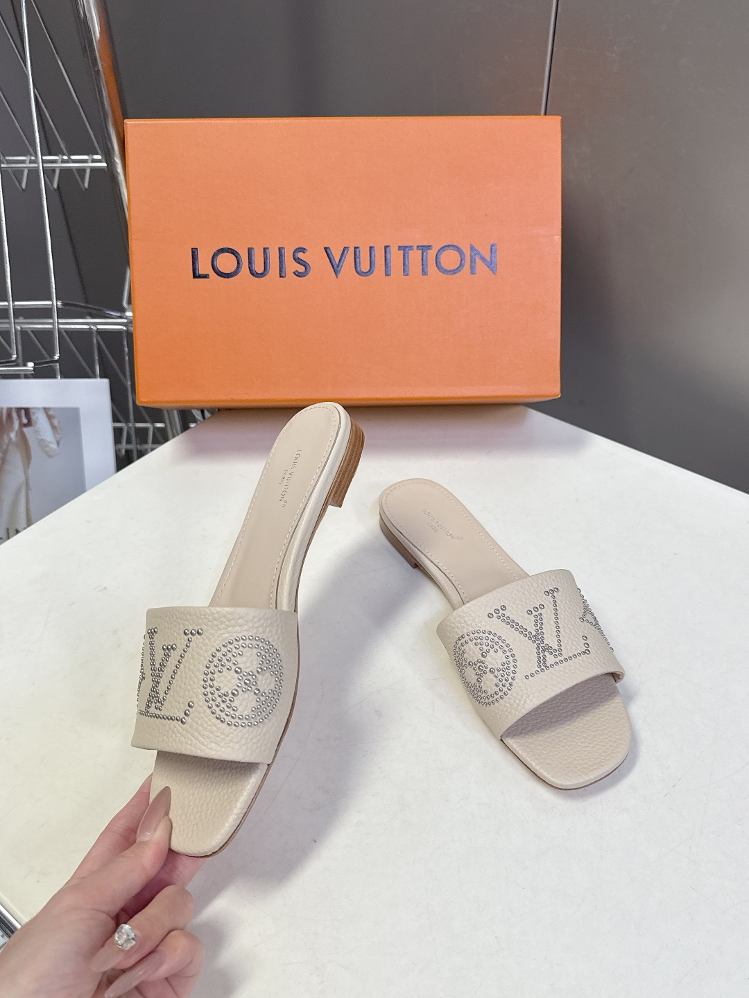 Louis Vuitton 路易威登春夏最新款时装鞋 春夏秀场出镜率最高的一款单品 超多名模上脚 简约大