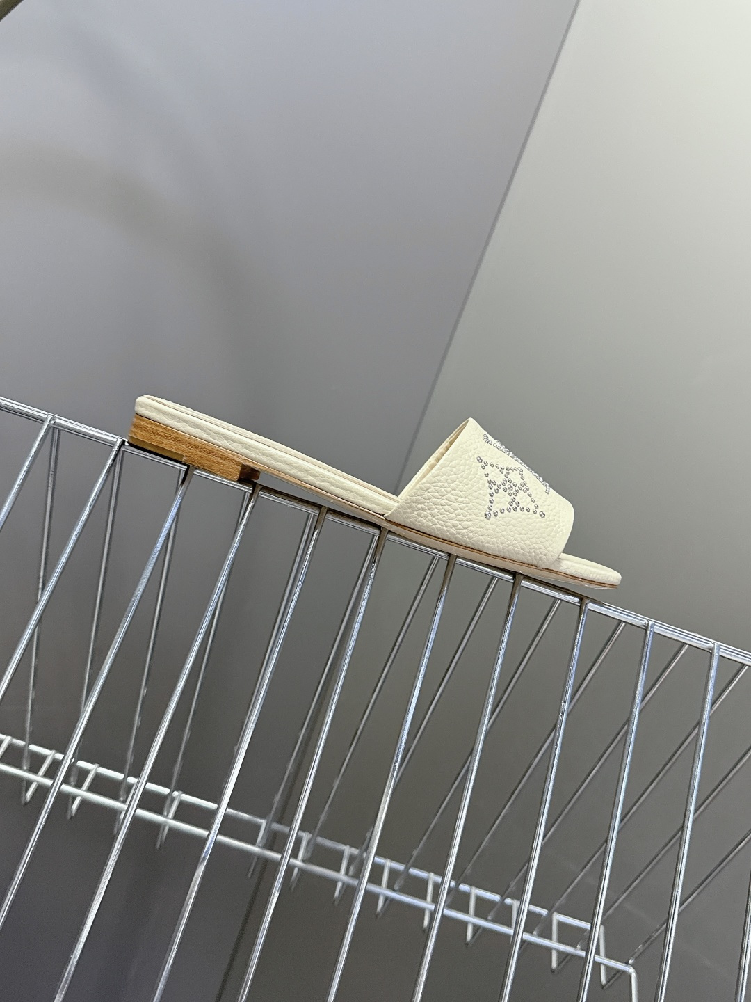 Louis Vuitton 路易威登春夏最新款时装鞋 春夏秀场出镜率最高的一款单品 超多名模上脚 简约大