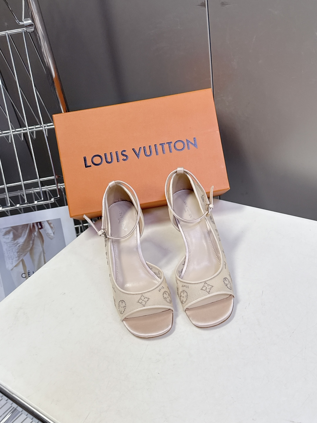 Louis Vuitton 路易威登春夏最新款时装鞋 春夏秀场出镜率最高的一款单品 超多名模上脚 简约大