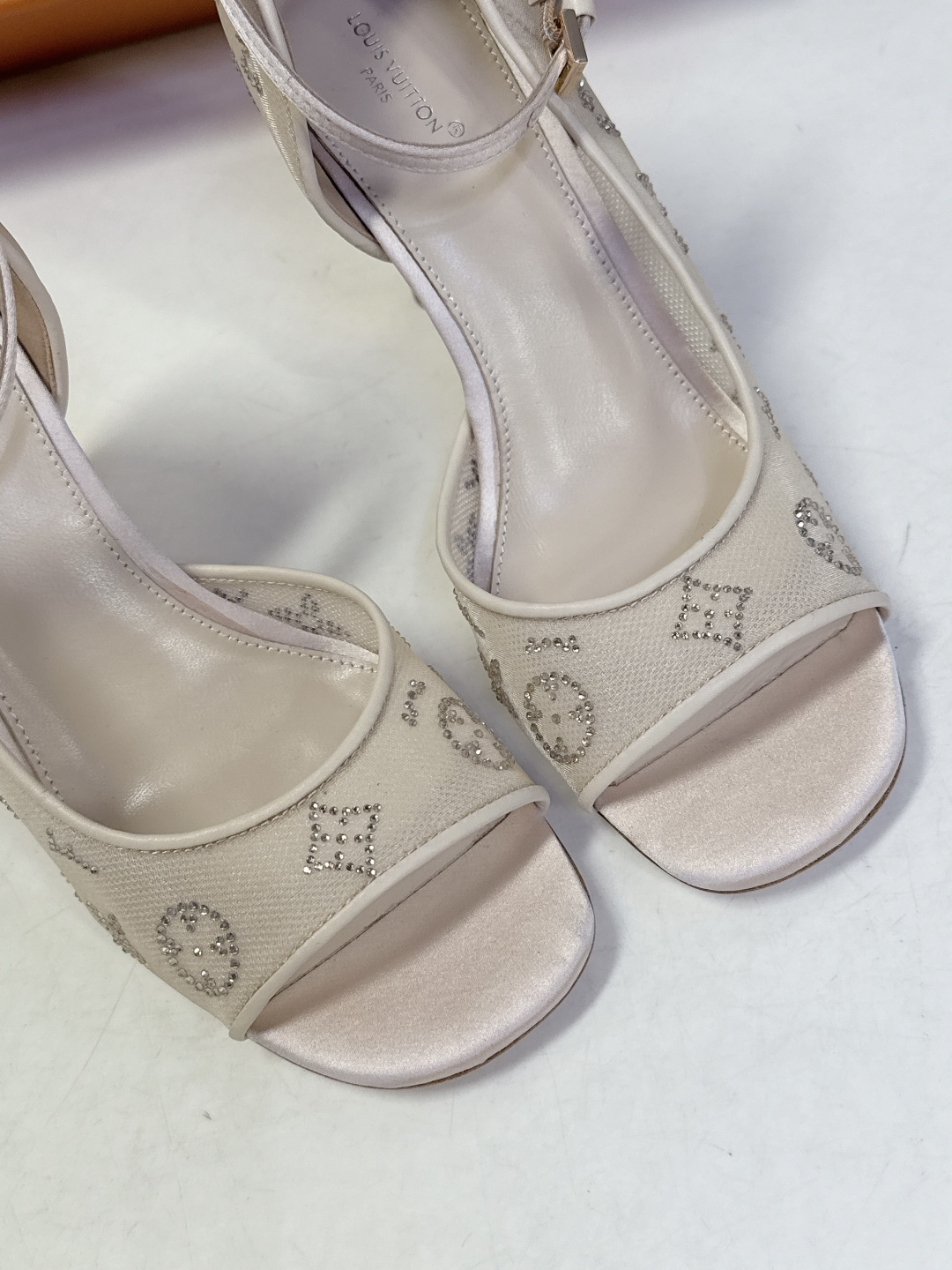 Louis Vuitton 路易威登春夏最新款时装鞋 春夏秀场出镜率最高的一款单品 超多名模上脚 简约大